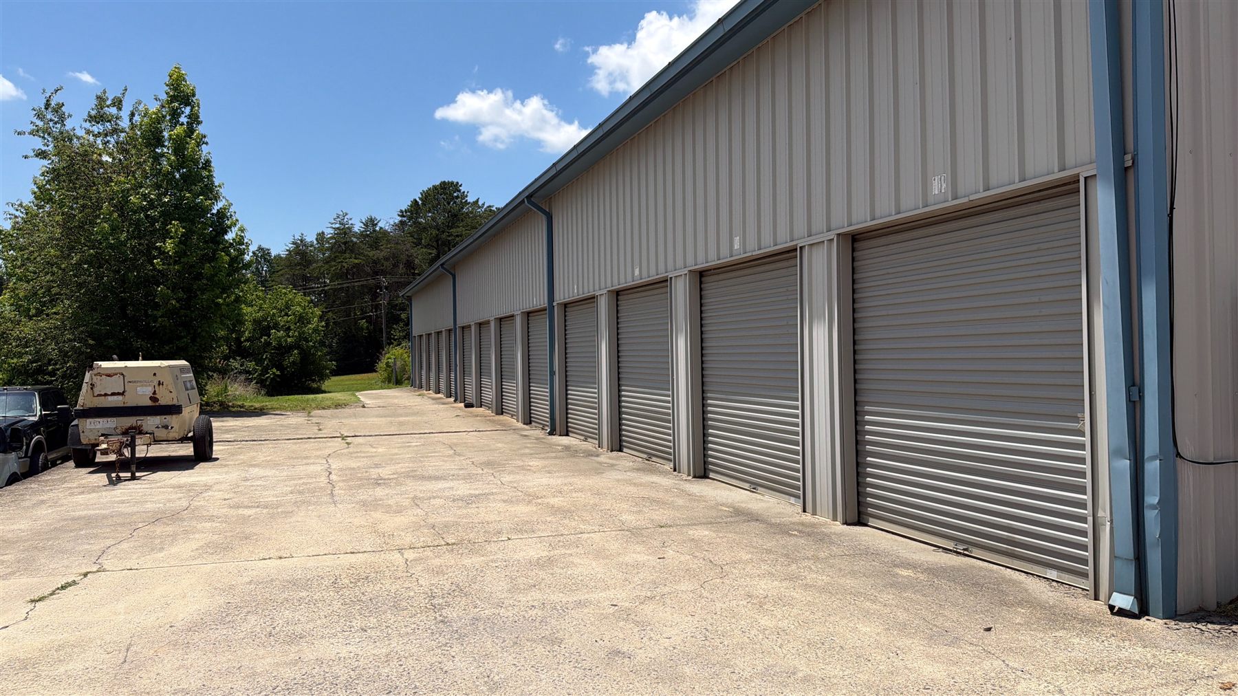 Row of drive-up self storage units at Iron Gate Self Storage in Lincolnton, NC